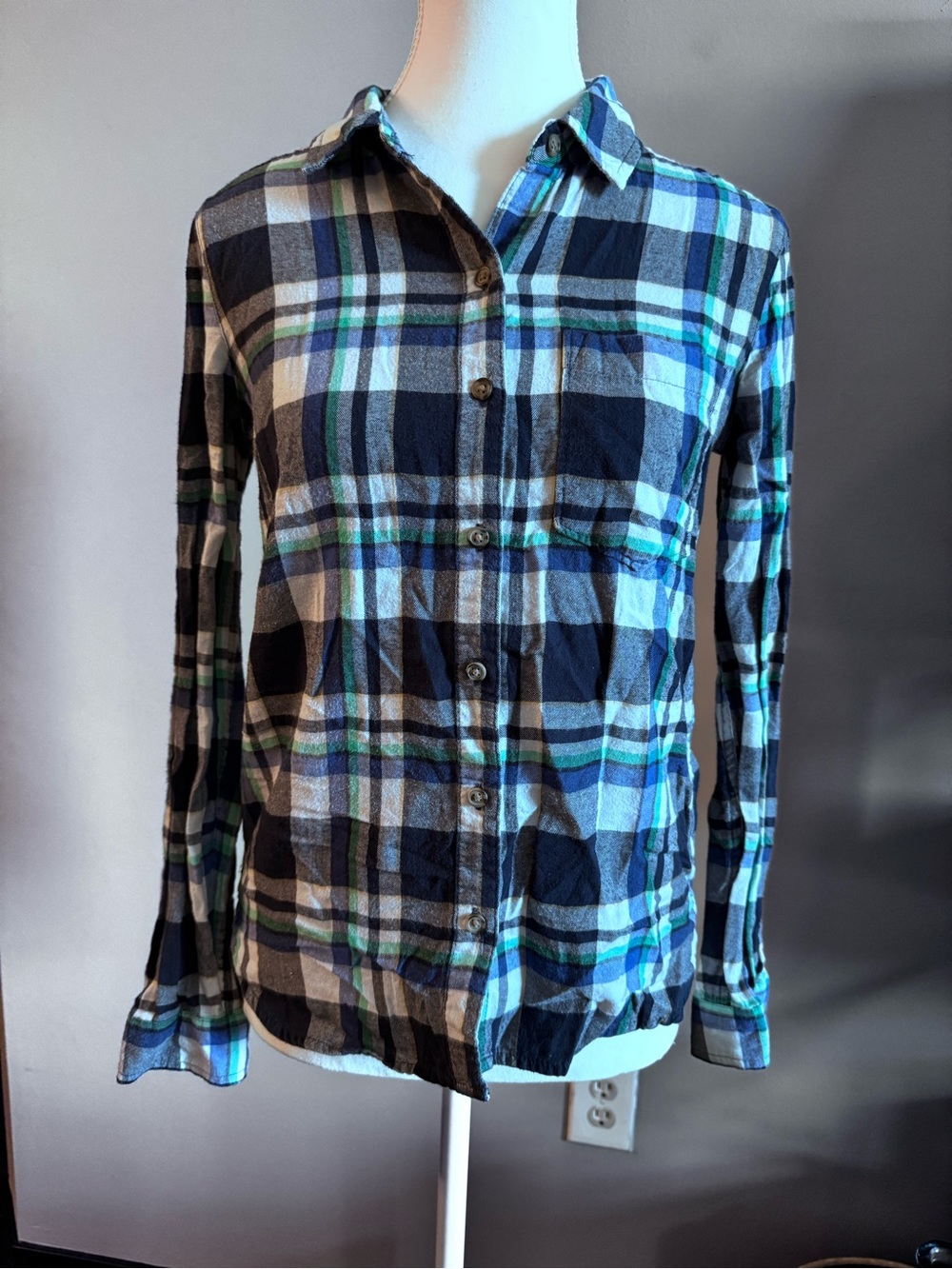 Women's Navy & Teal Plaid Button-Down Shirt
